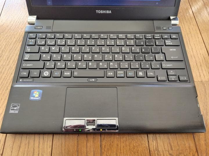 TOSHIBA 13.3型ノートPC メモリ8GB+Corei3+SSD128