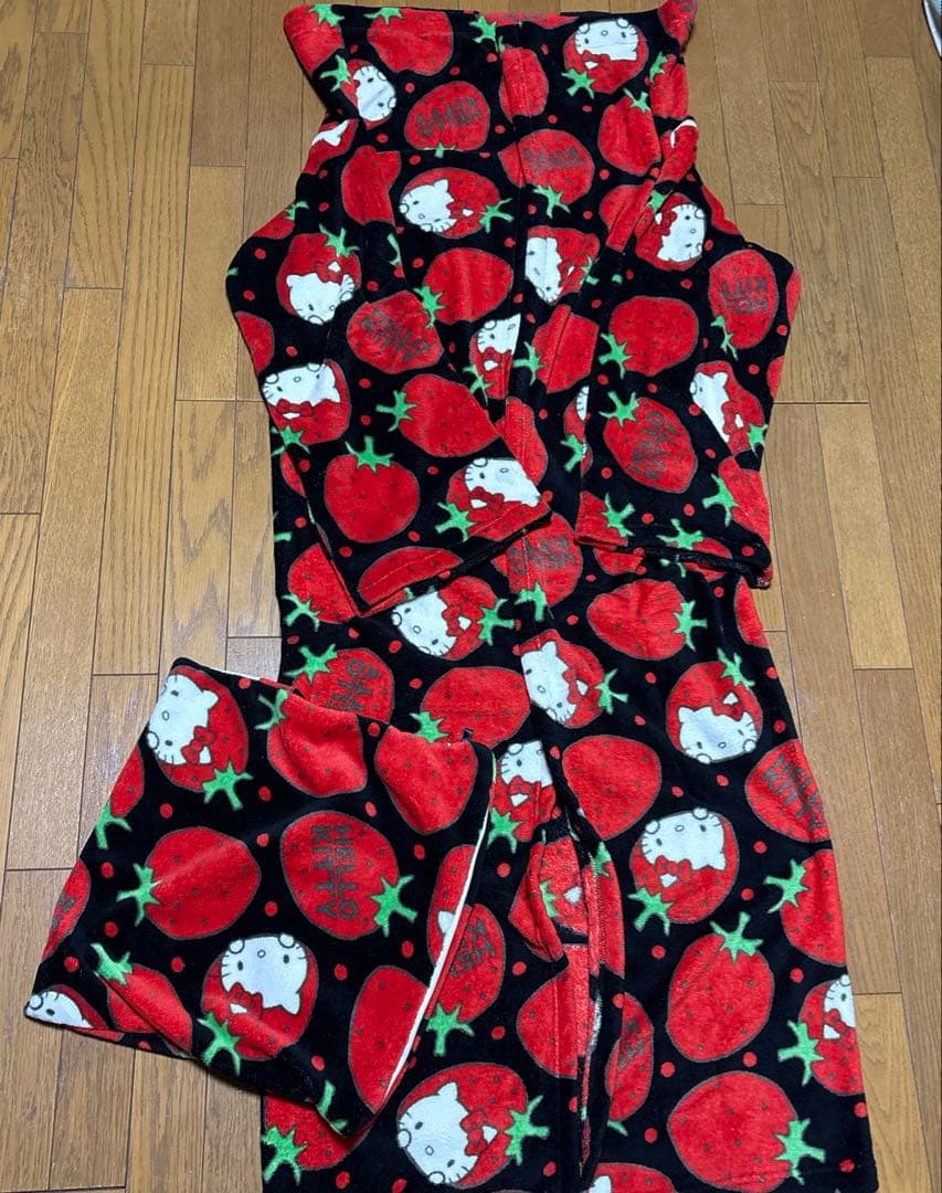 キティ　着るブランケット　いちご柄　美品❗️