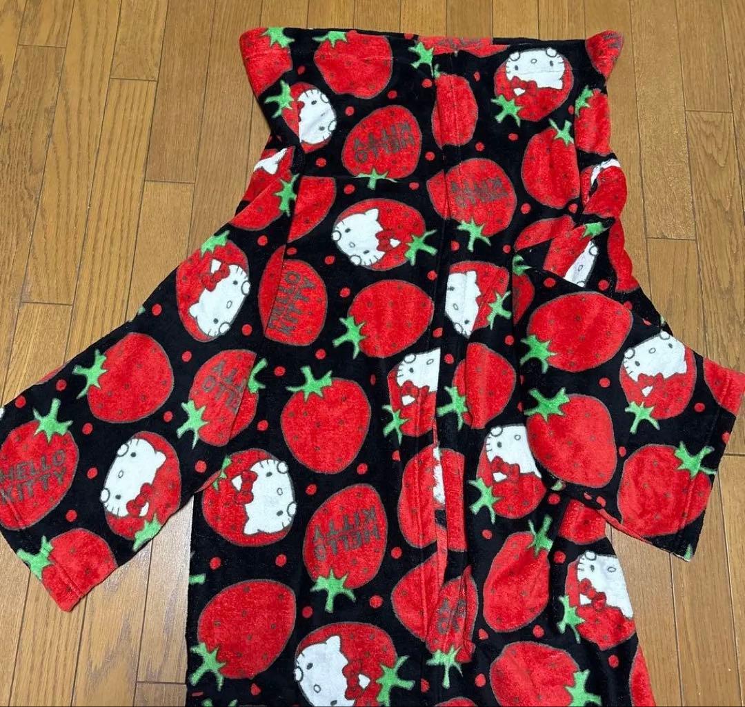 キティ　着るブランケット　いちご柄　美品❗️