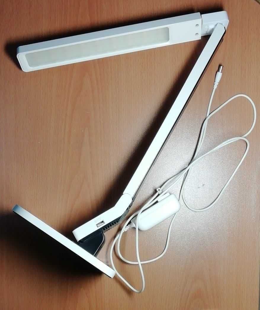 コスモテクノ ＬＥＤデスクライト ＣＤＳ-９０α ホワイト  学習用デスクライト