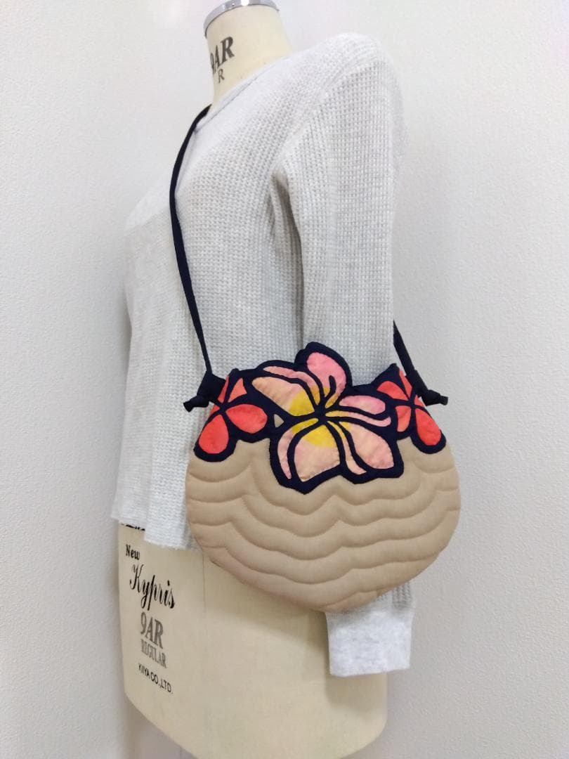 ハワイアンキルト　ハンドメイド　プルメリア斜めがけバッグ