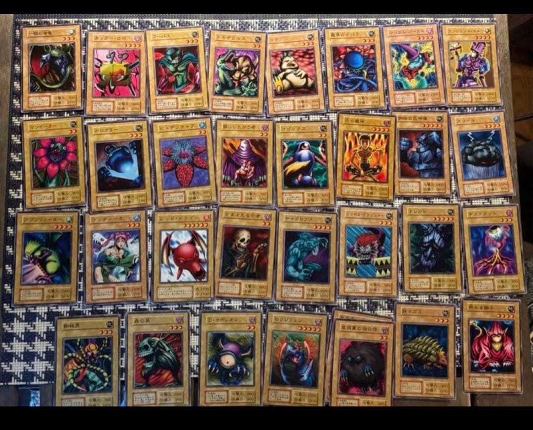 遊戯王 初期 美品　ノーマル 当時物　約285枚 引退品　大量