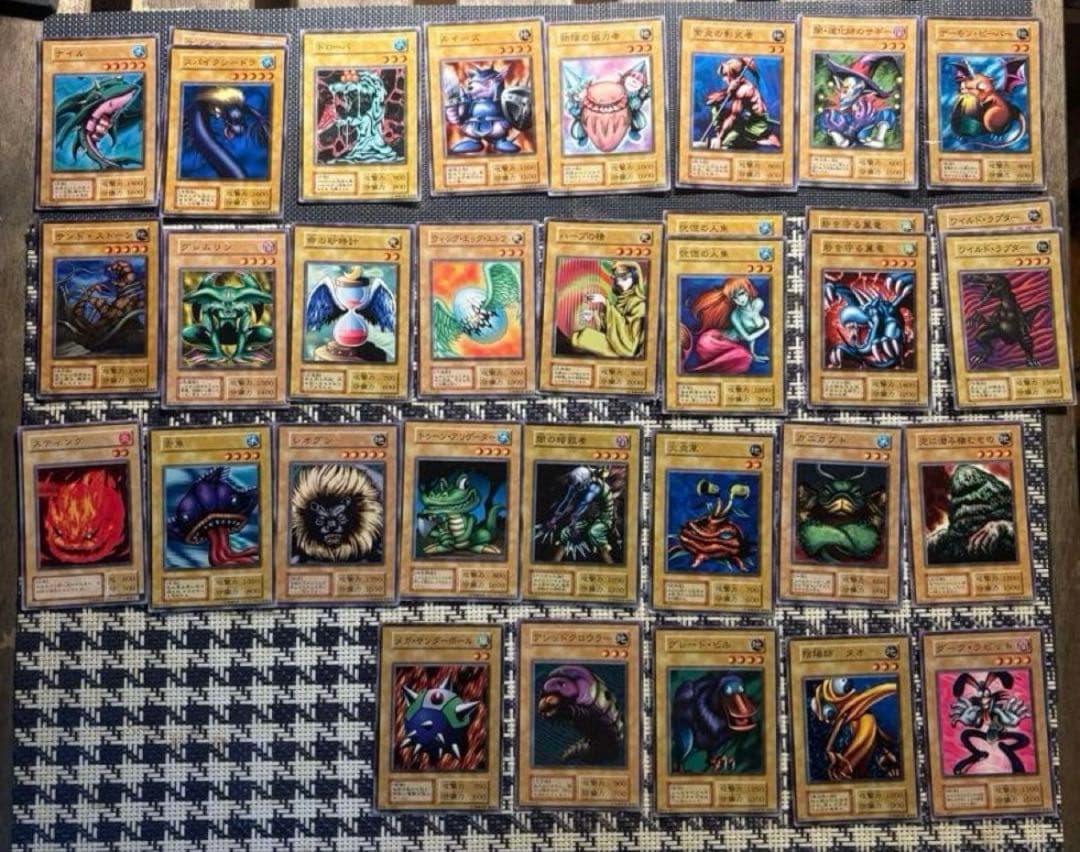 遊戯王 初期 美品　ノーマル 当時物　約285枚 引退品　大量