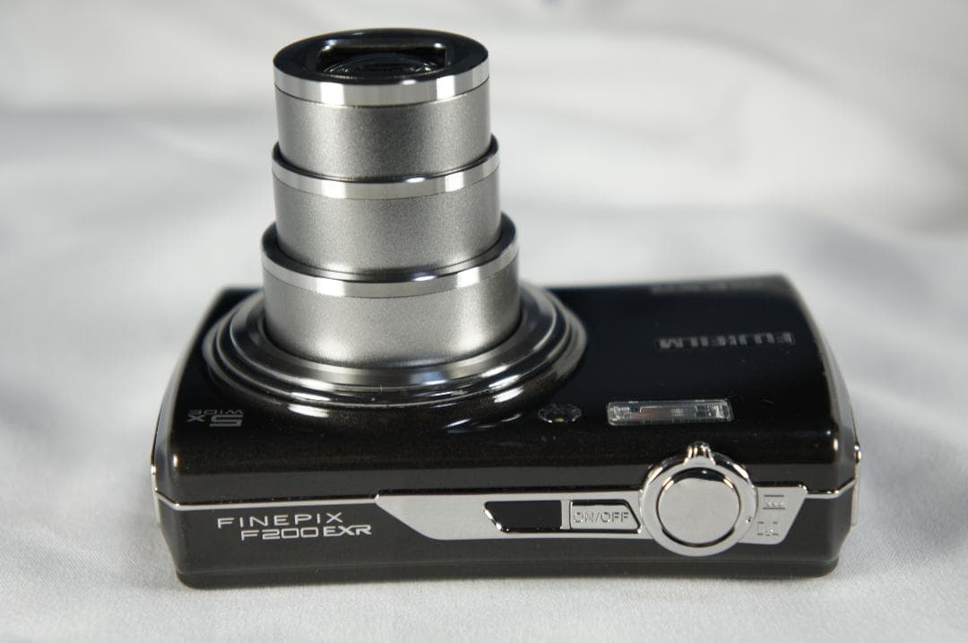FUJIFILM FinePix F200EXR ［ブラック］