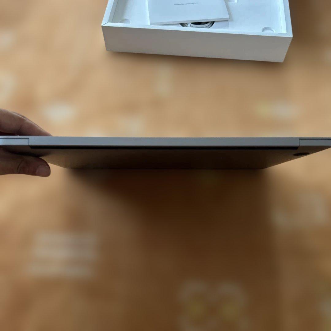 美品MacBook Pro 2020 M1 A2338 8/256GB 8コア