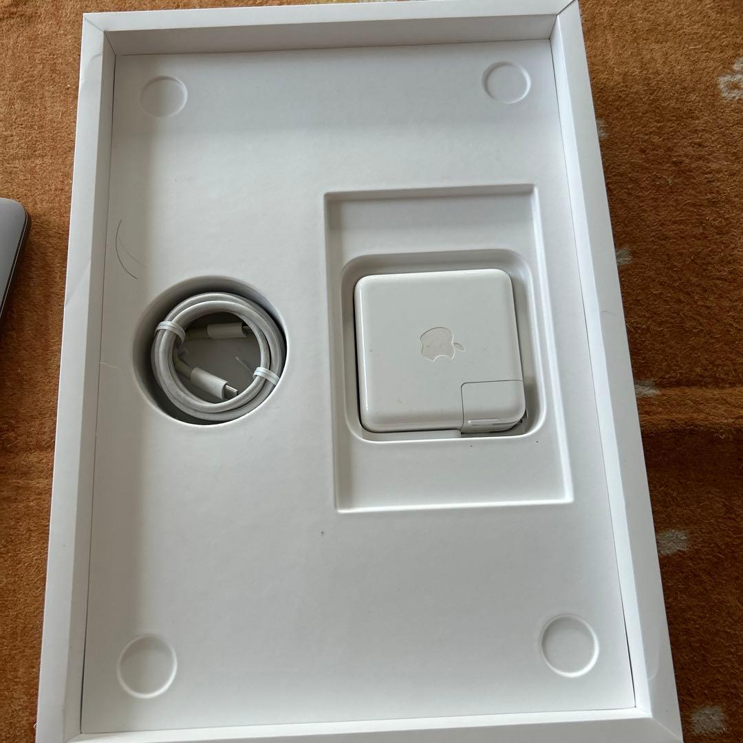 美品MacBook Pro 2020 M1 A2338 8/256GB 8コア