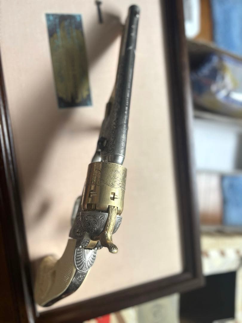 金属製リボルバー(マグナム) フレーム付き
