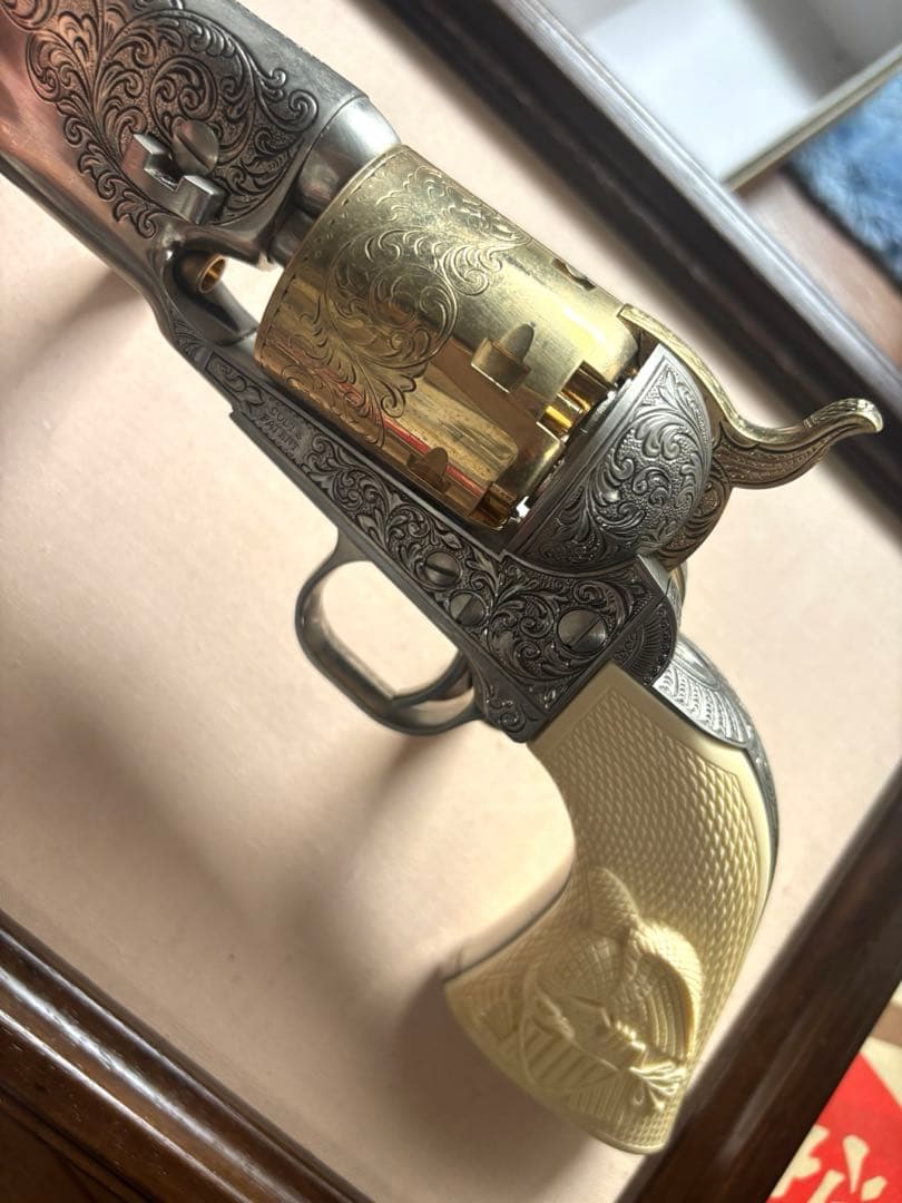 金属製リボルバー(マグナム) フレーム付き