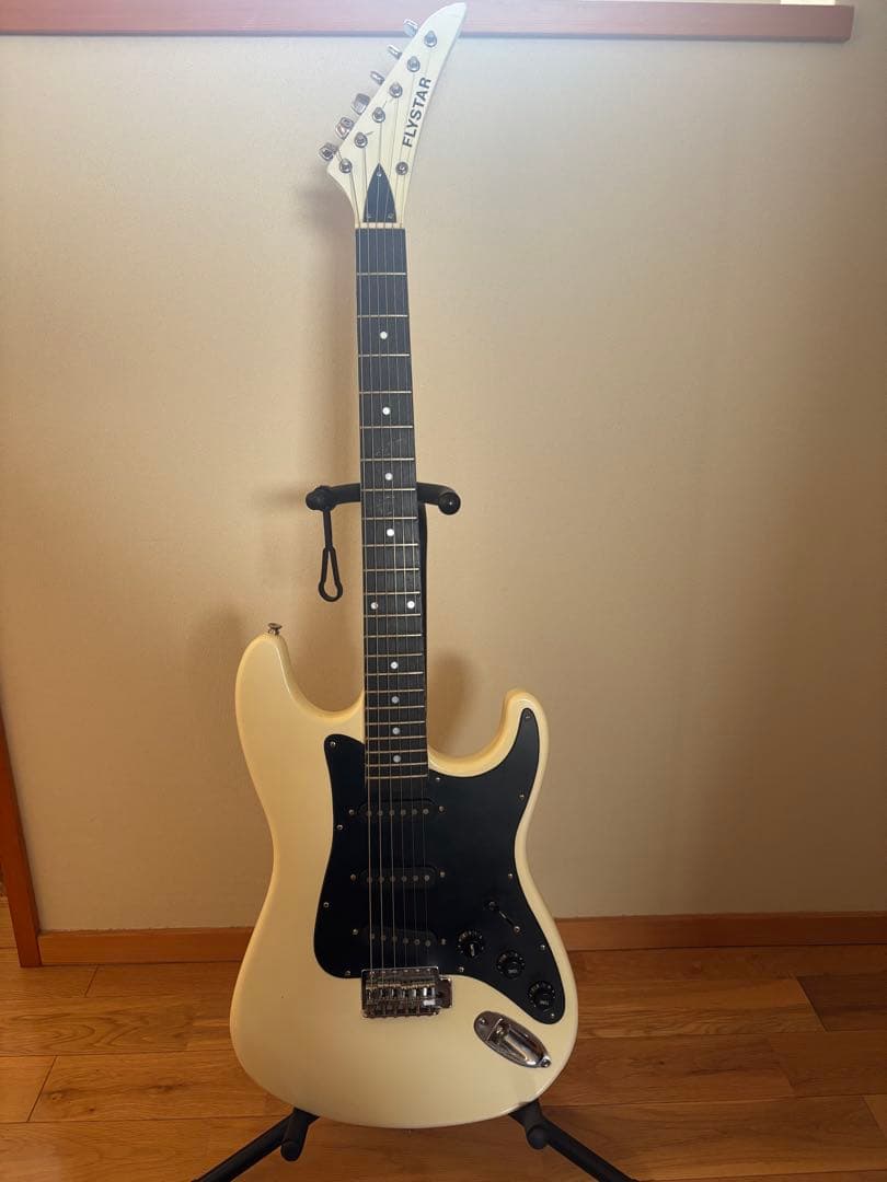 【送料無料】FLYSTAR／エレキギターストラトキャスタータイプ アイボリー