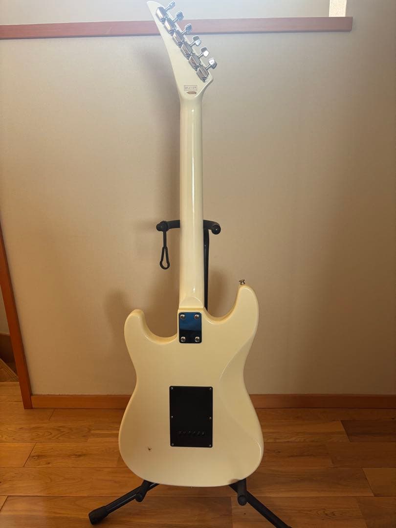 【送料無料】FLYSTAR／エレキギターストラトキャスタータイプ アイボリー