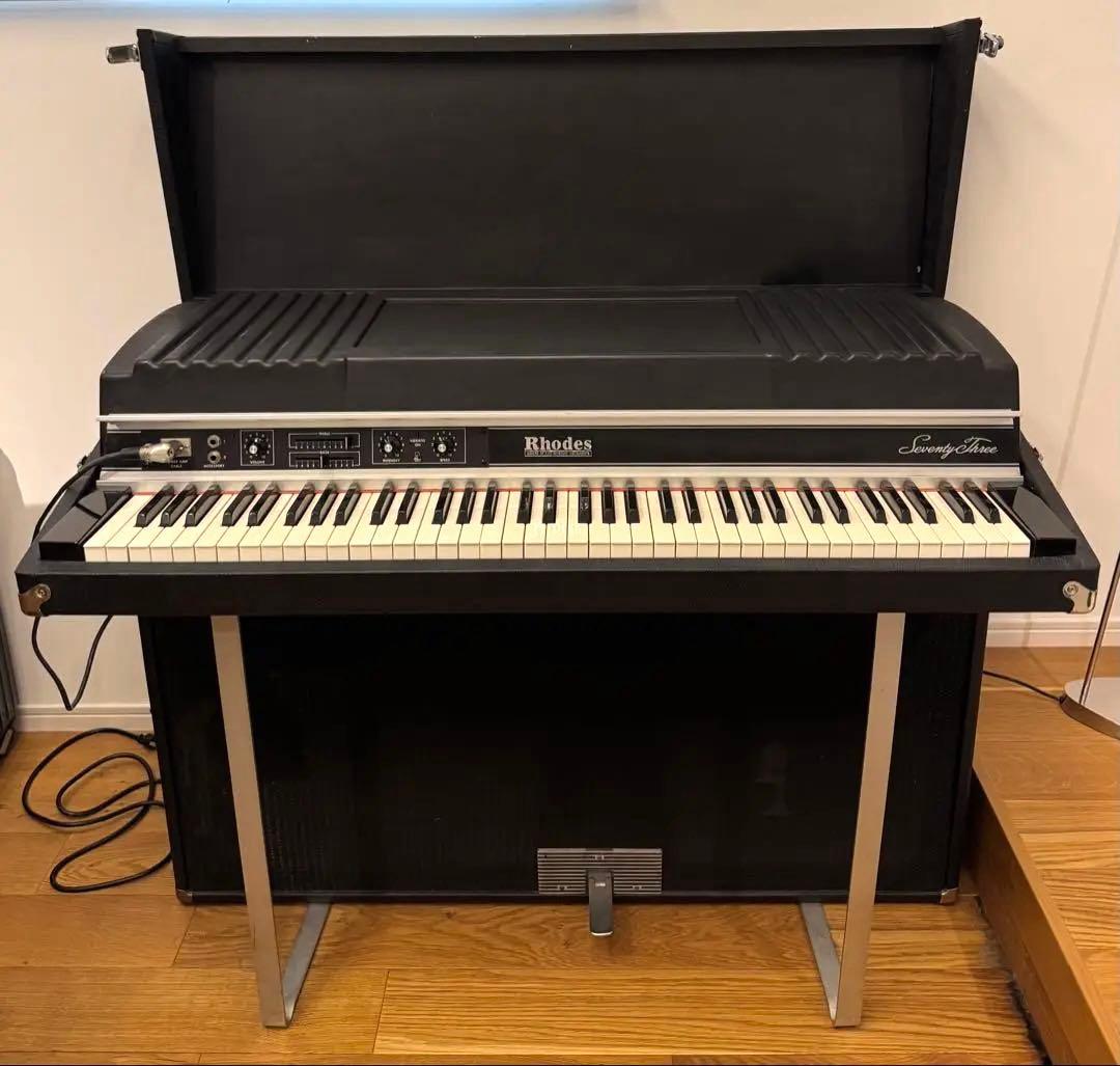【送料込み】Rhodes Mk.II Suitcase 73鍵 木製鍵盤