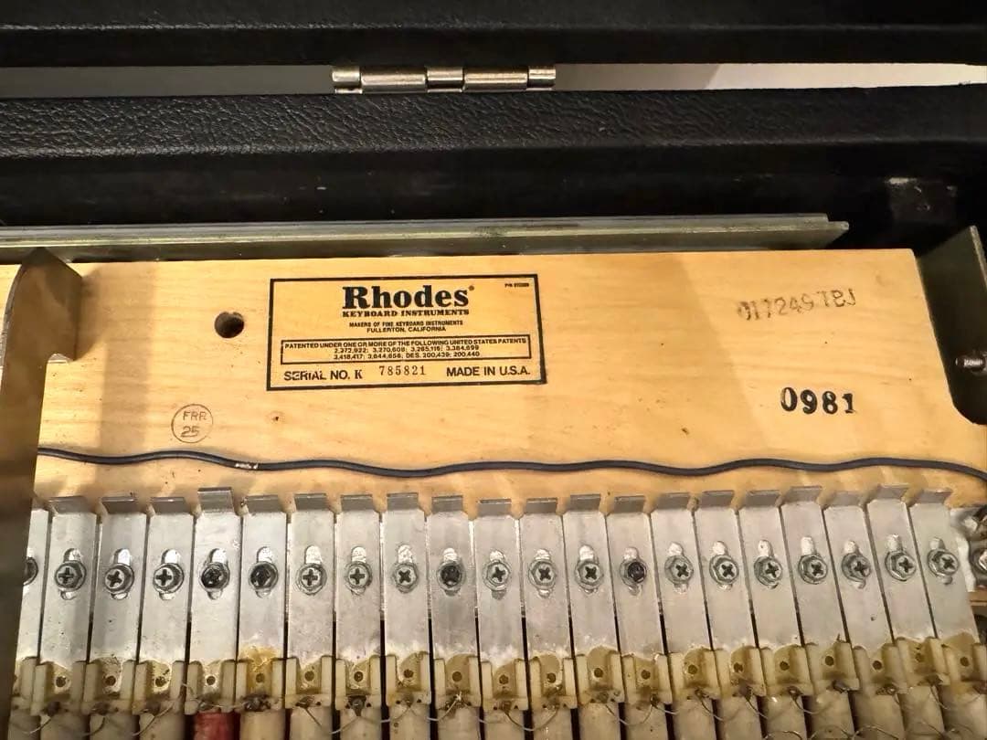 【送料込み】Rhodes Mk.II Suitcase 73鍵 木製鍵盤