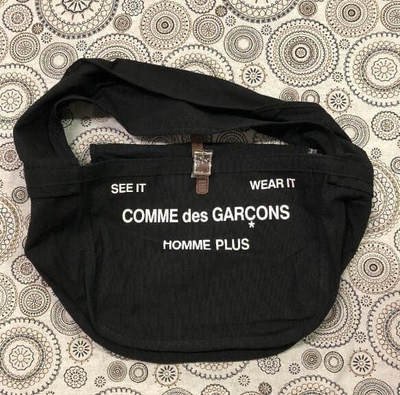 COMME des GARÇONS HOMME PLUS ロゴショルダー 黒