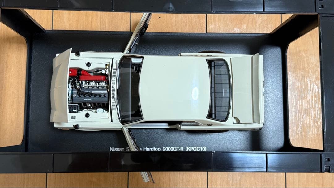 オートアート 1/18 スカイライン GT-R (KPGC10) ホワイト