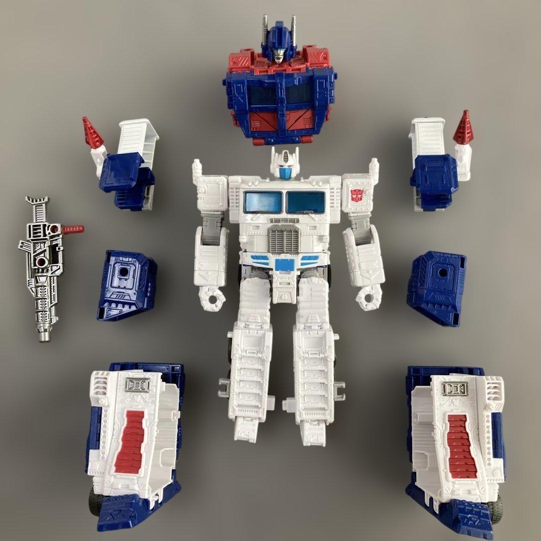 ウルトラマグナス　トランスフォーマー　キングダム　TRANSFORMERS