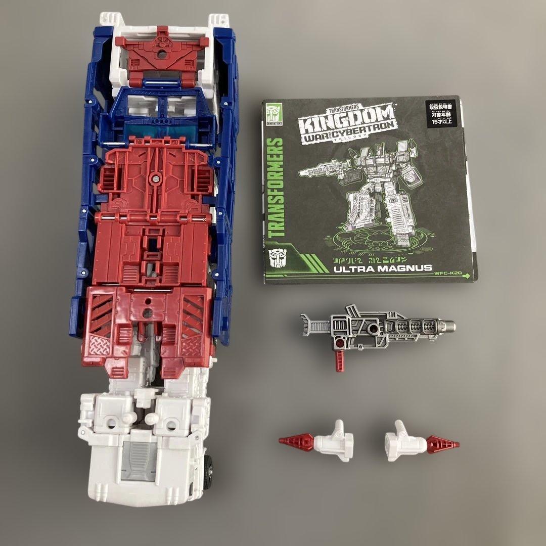 ウルトラマグナス　トランスフォーマー　キングダム　TRANSFORMERS