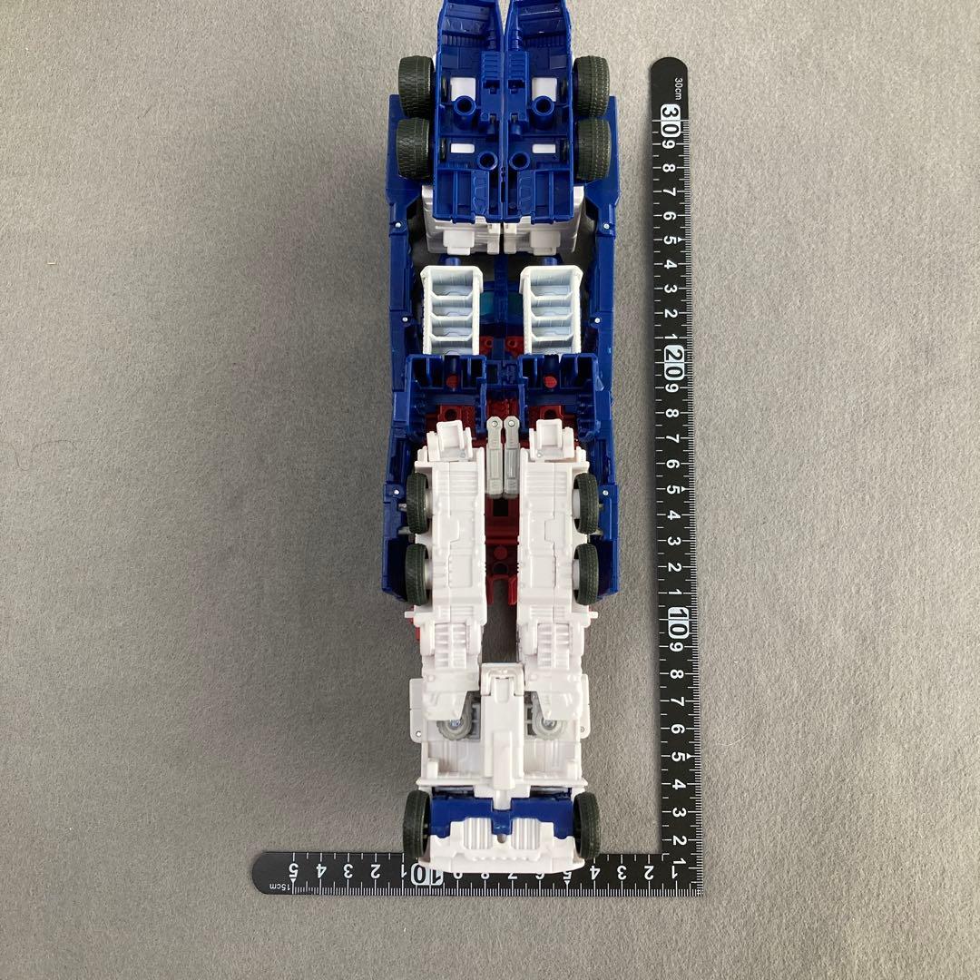 ウルトラマグナス　トランスフォーマー　キングダム　TRANSFORMERS