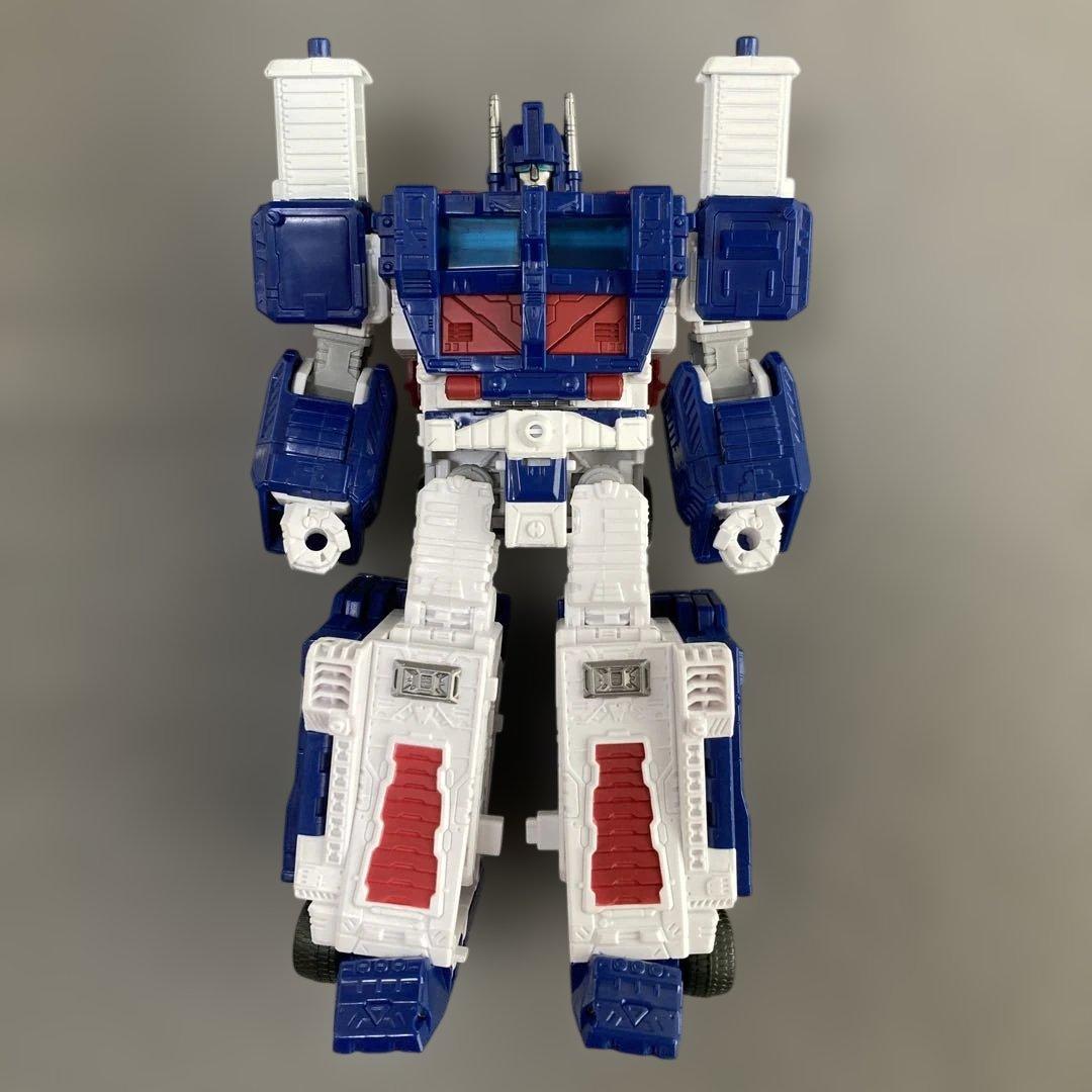 ウルトラマグナス　トランスフォーマー　キングダム　TRANSFORMERS