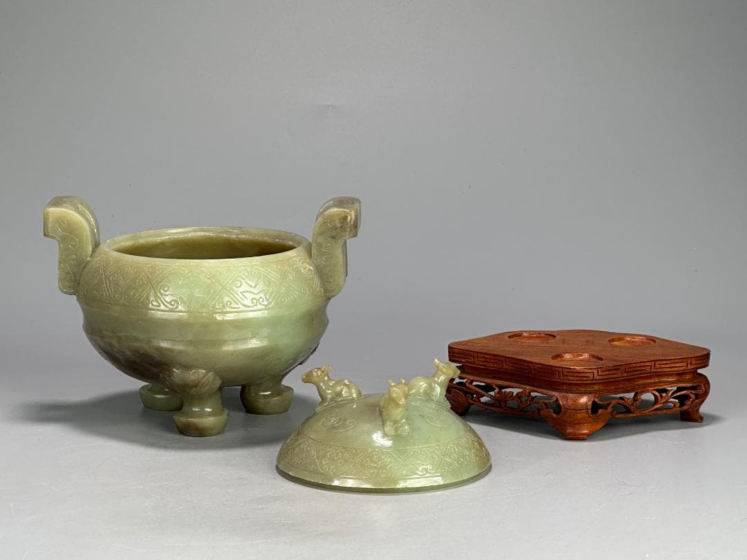 UM4-1中国美術　玉石製　青玉鼎式香炉　置物　時代物　唐物