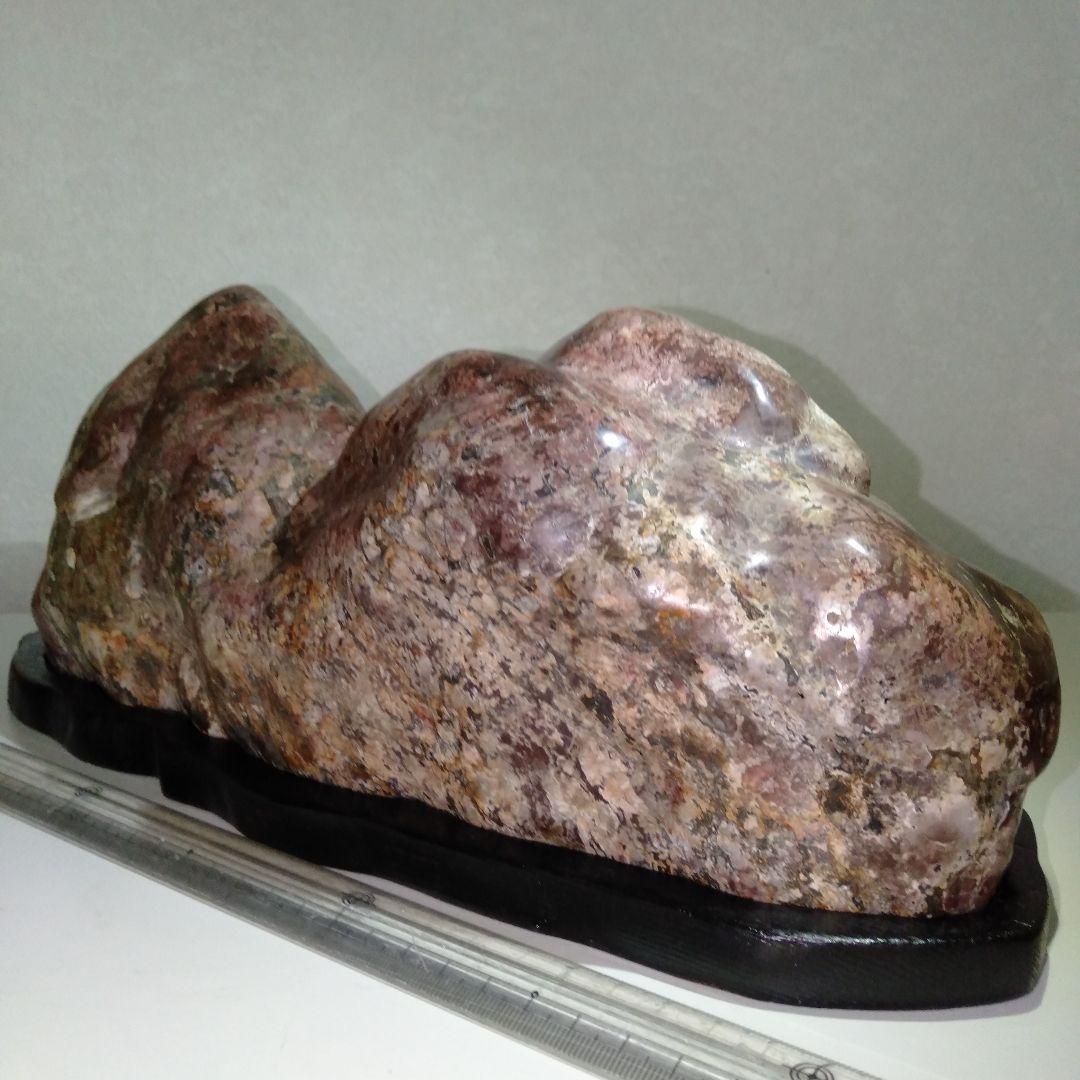 大型磨き水石　赤色系　五色石　美麗　台付き１個