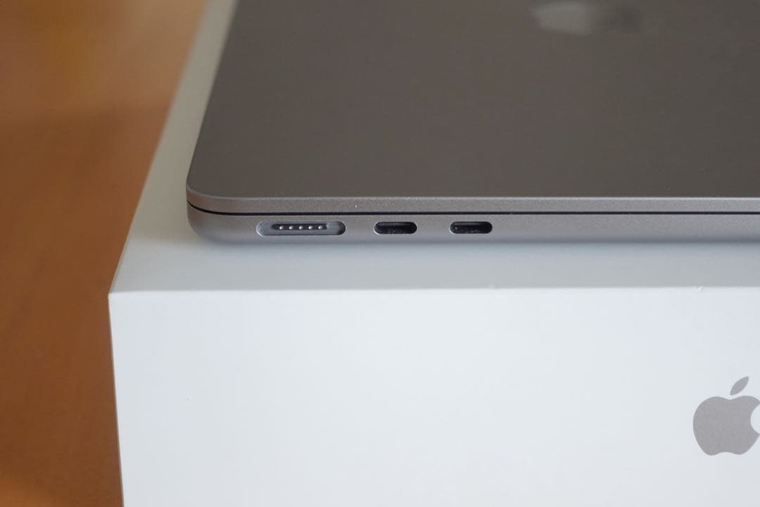 MacBook Air M3スペースグレー