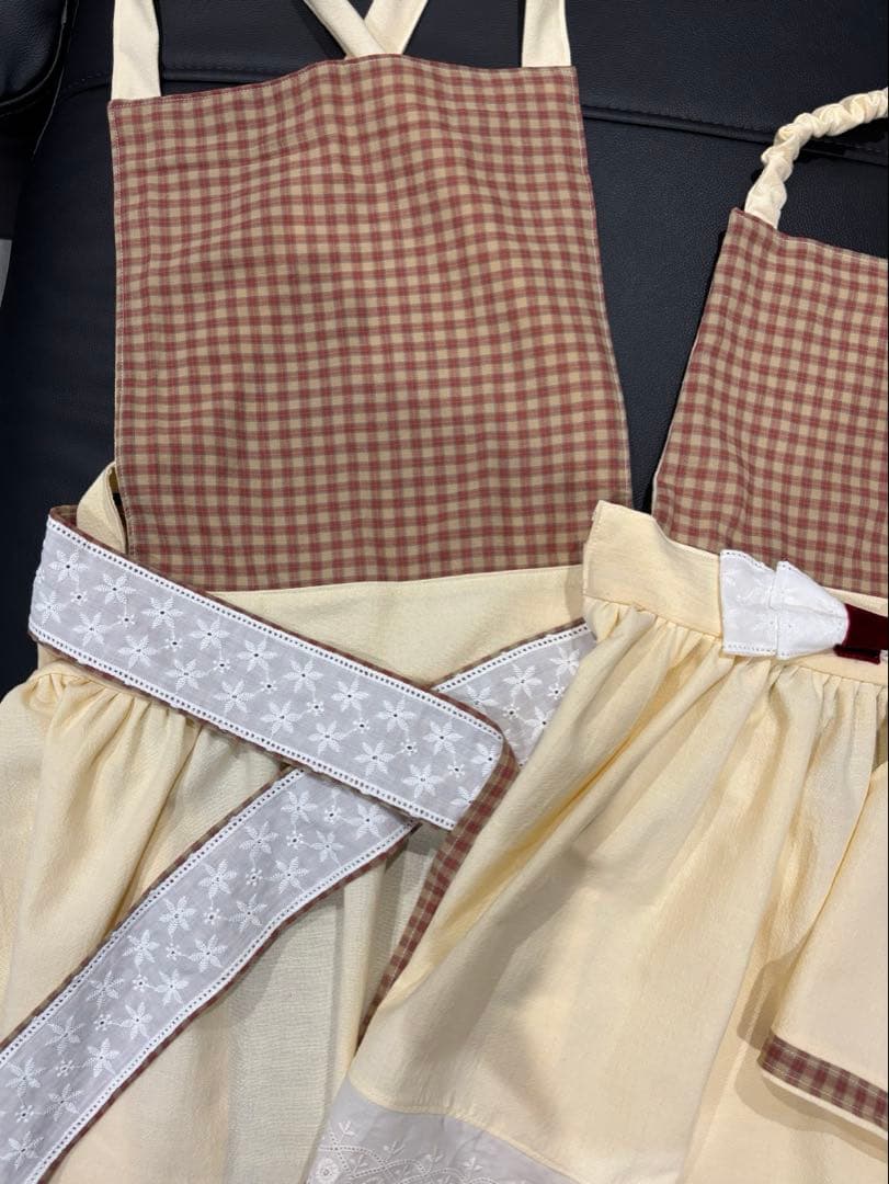 ハンドメイド　親子お揃いエプロン　大人フリーサイズ　子ども120〜130