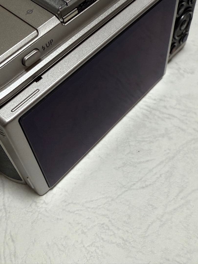 【値下げ】OLYMPUS PEN E-PL9レンズキット+単焦点レンズ