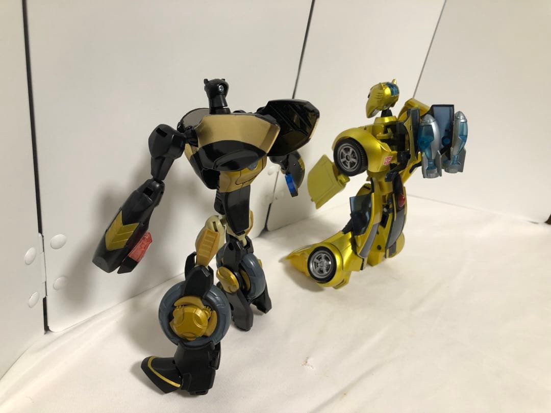 トランスフォーマー　アニメイテッド　プロール、バンブルビー　セット