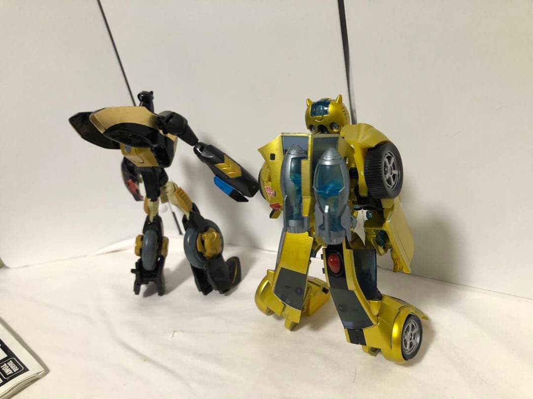 トランスフォーマー　アニメイテッド　プロール、バンブルビー　セット