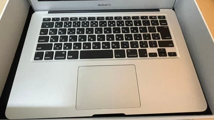 【美品＋外箱＋各種おまけ付】APPLE MacBook Air MQD32J/A