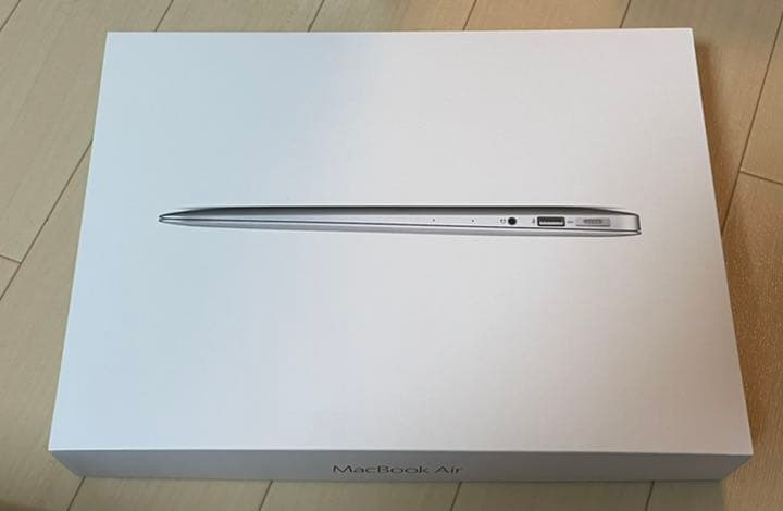 【美品＋外箱＋各種おまけ付】APPLE MacBook Air MQD32J/A