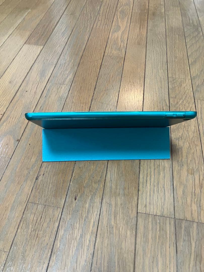 iPad(第6世代)128GB ホワイト本体 青色カバー付き