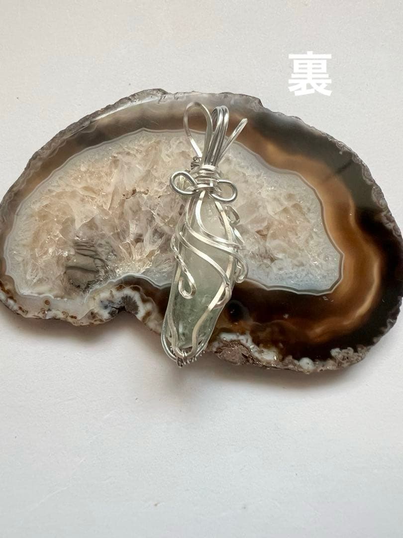 【一点もの】研磨原石 超希少！エメラルドグリーンファントム ペンダントトップ