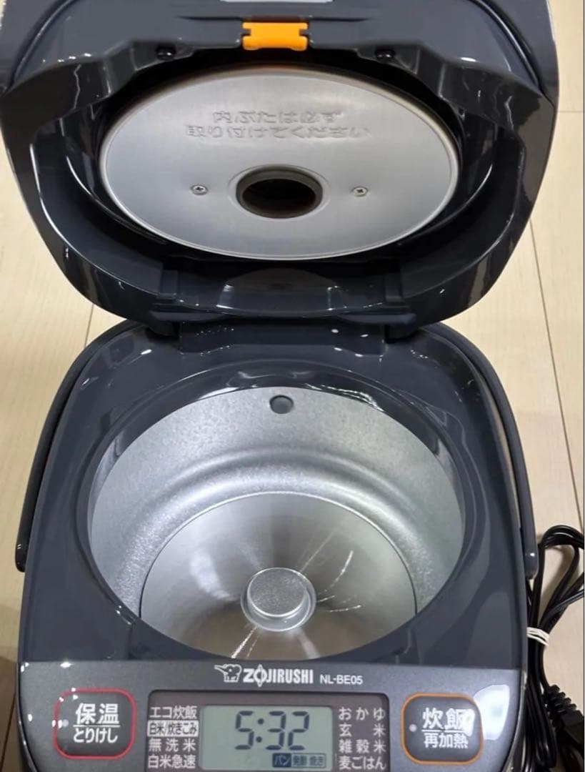 美品　象印　マホービン 炊飯器 3合 チャコール NL-BE05-HZ