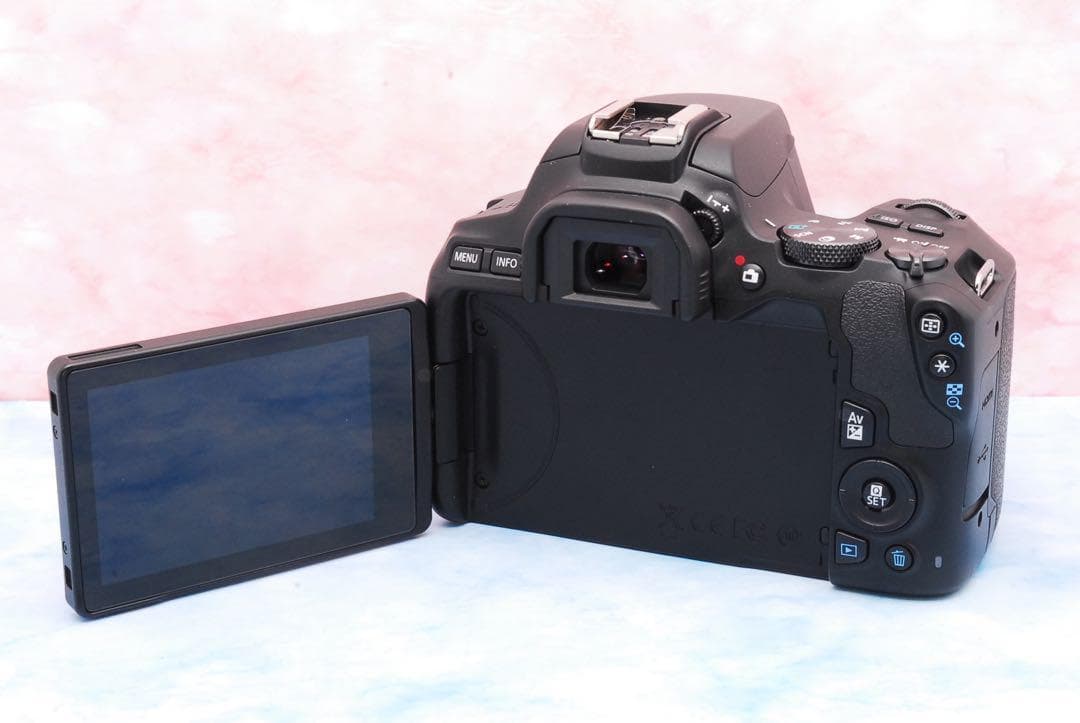 キャノン Kiss X10★手ぶれ補正レンズ付★Wi-Fi ★一眼レフカメラ