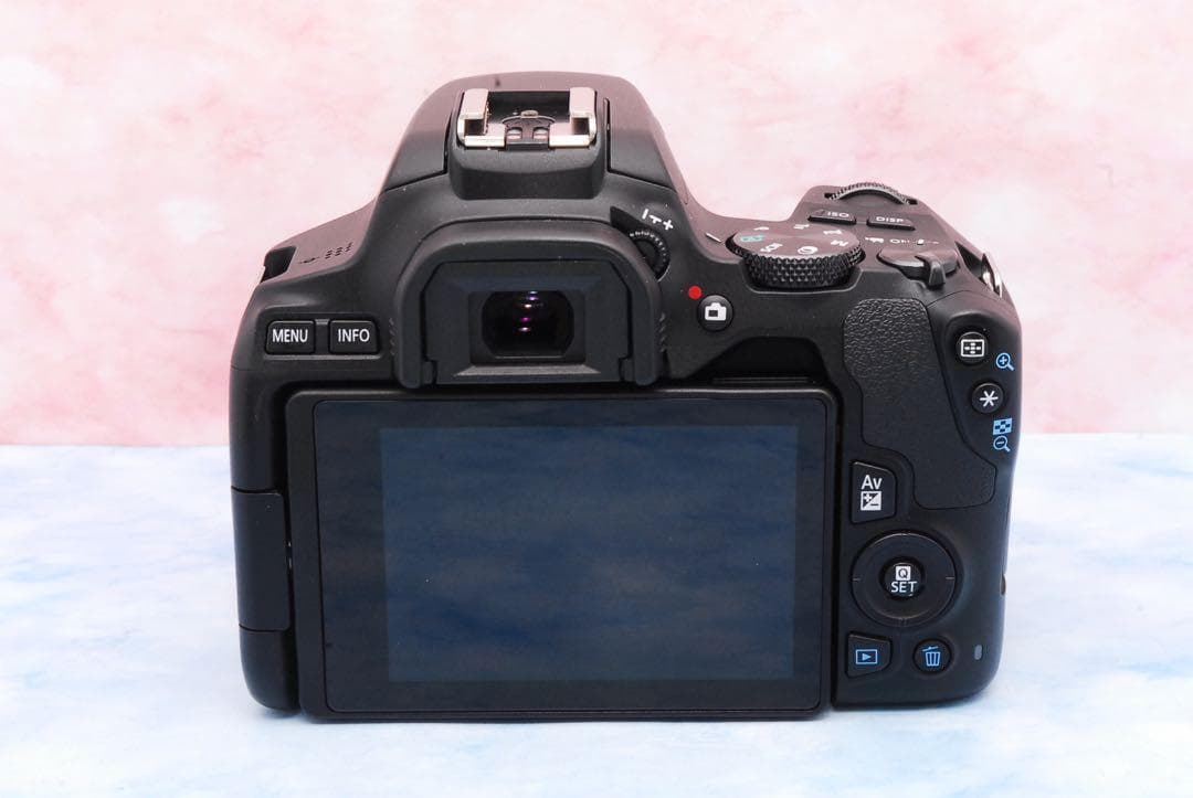 キャノン Kiss X10★手ぶれ補正レンズ付★Wi-Fi ★一眼レフカメラ