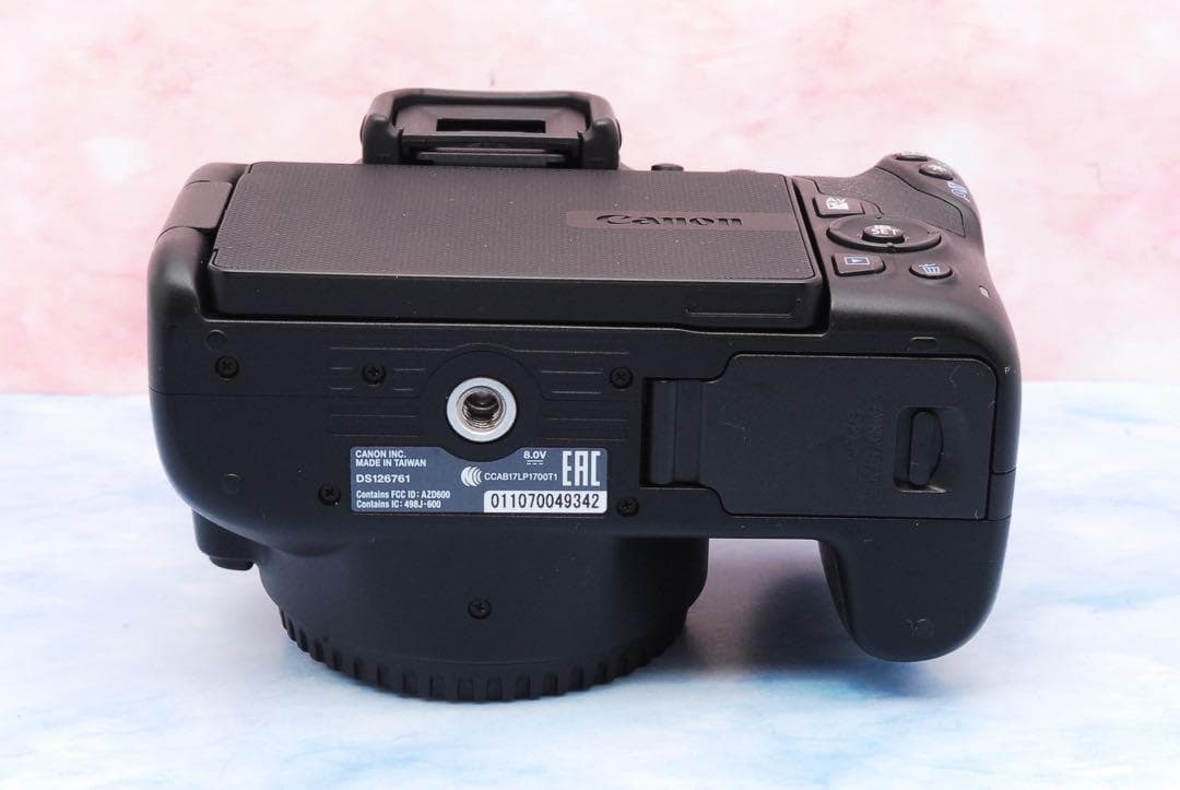 キャノン Kiss X10★手ぶれ補正レンズ付★Wi-Fi ★一眼レフカメラ