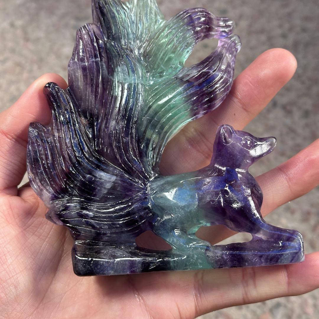 天然石フローライトの九尾狐　置物　ご購入前に在庫確認G.1107