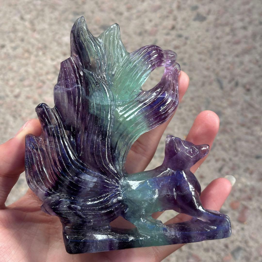 天然石フローライトの九尾狐　置物　ご購入前に在庫確認G.1107