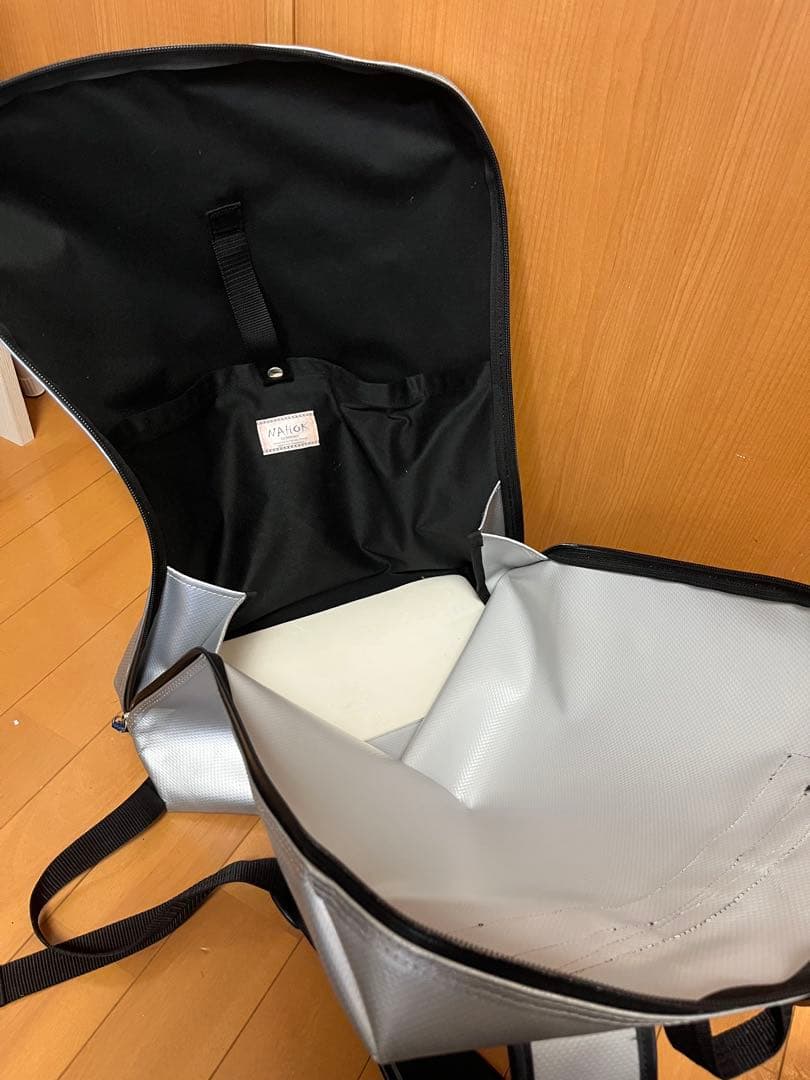 NAHOK 軽量リュック「Helden/wf」シルバー