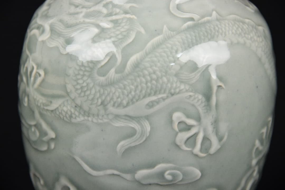 中国美術 宋　明 龍泉窯 青磁 陽刻龍紋 瓶 古磁器 時代品 ENM23-4