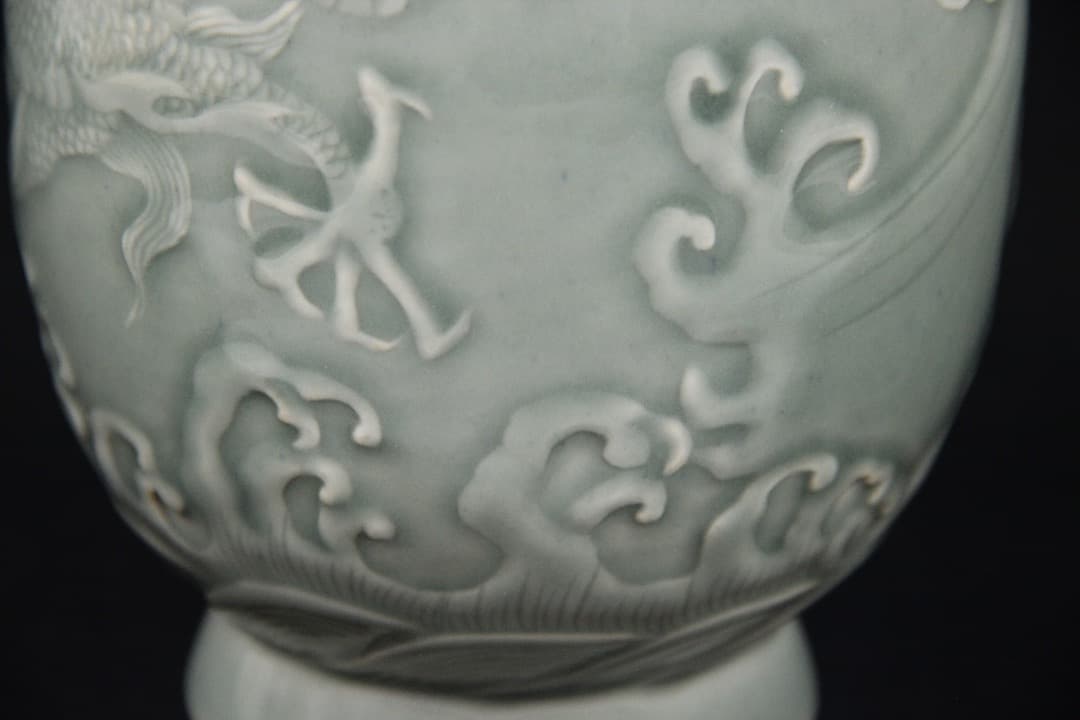 中国美術 宋　明 龍泉窯 青磁 陽刻龍紋 瓶 古磁器 時代品 ENM23-4
