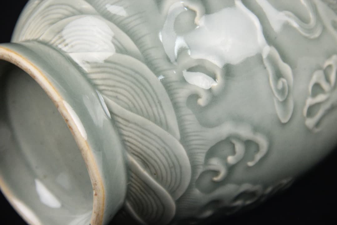 中国美術 宋　明 龍泉窯 青磁 陽刻龍紋 瓶 古磁器 時代品 ENM23-4