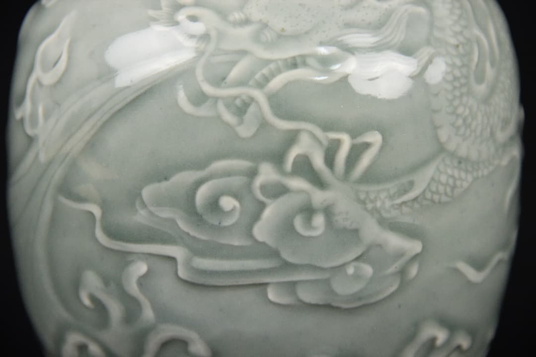 中国美術 宋　明 龍泉窯 青磁 陽刻龍紋 瓶 古磁器 時代品 ENM23-4