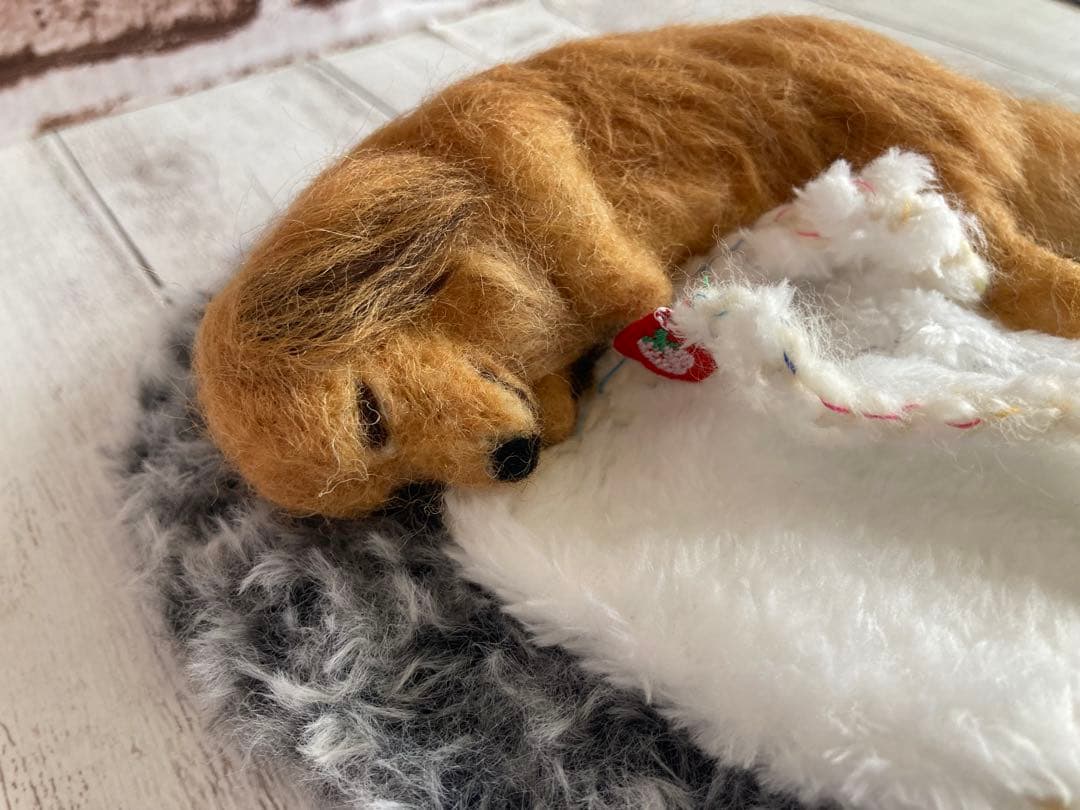 羊毛フェルト　眠るチワワとミニチュアダックス