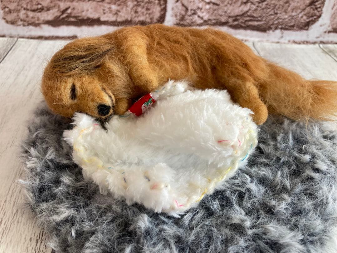 羊毛フェルト　眠るチワワとミニチュアダックス