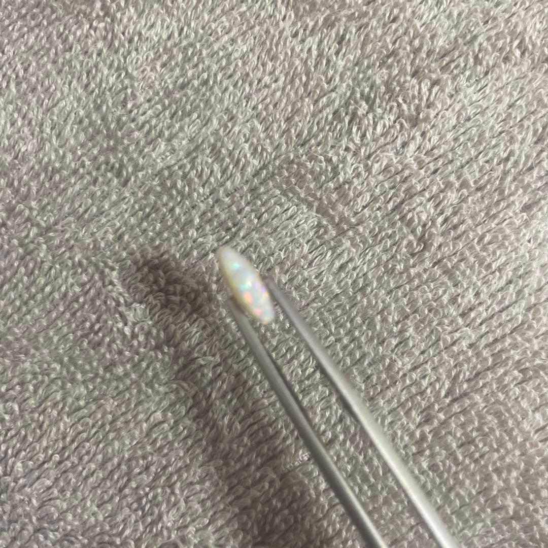 高品質天然オパール2.5カラット（約）