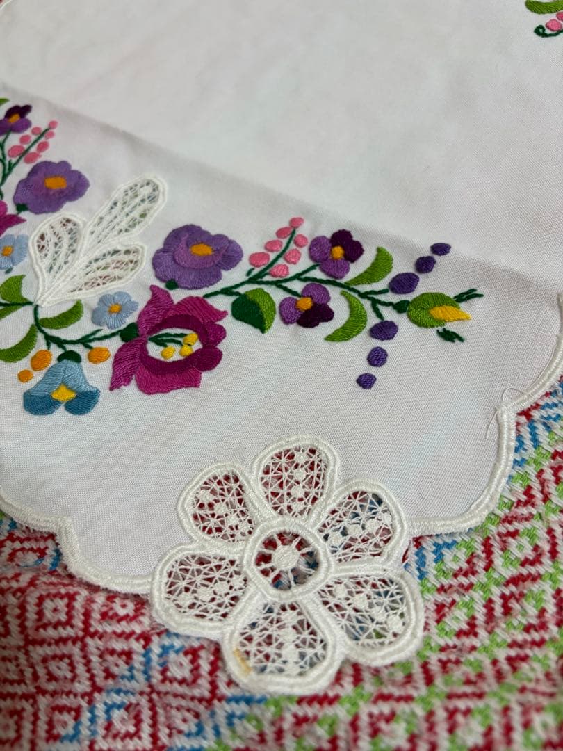 カロチャ刺繍　刺繍花柄テーブルクロス