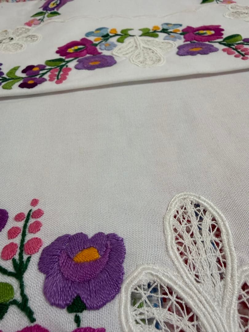カロチャ刺繍　刺繍花柄テーブルクロス