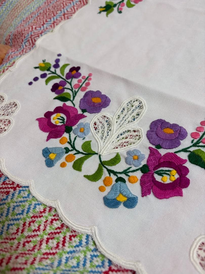 カロチャ刺繍　刺繍花柄テーブルクロス